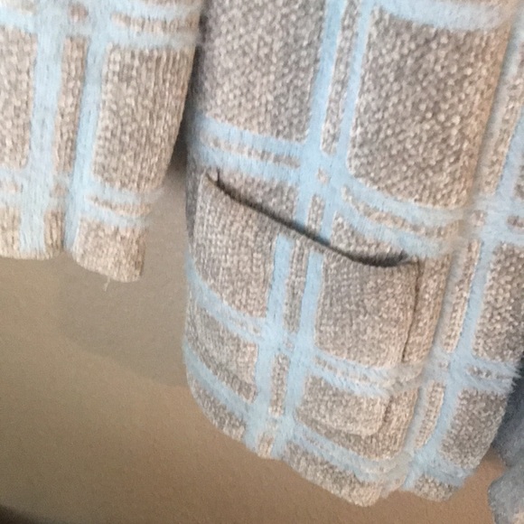 Coat - Picture 9 of 9